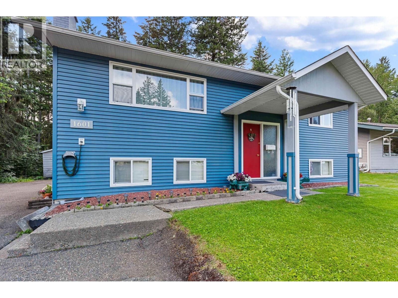 Property Photo:  1601 Pearson Avenue  BC V2L 4K7 