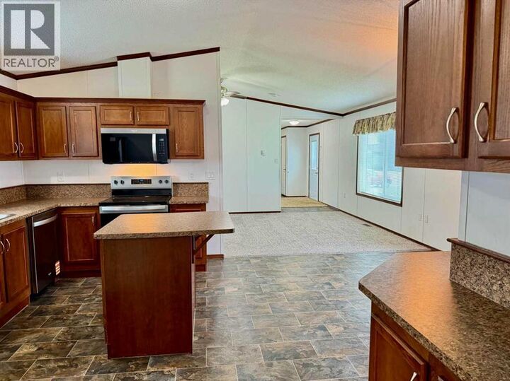 Property Photo:  9905 103 Avenue  AB T0H 0W0 