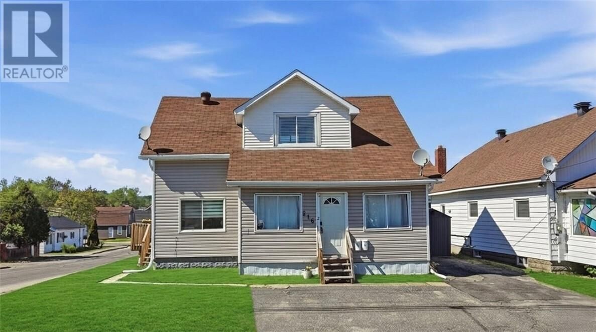Property Photo: 216 Bond Street ON P3C 2T5