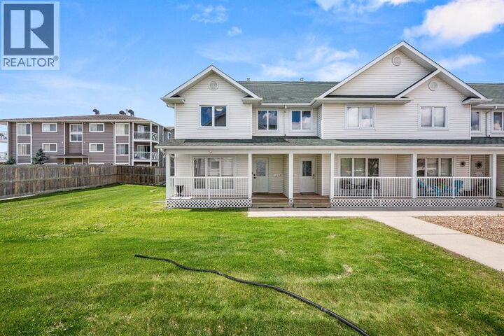 Property Photo: 4727 20 Street SK S9V 0Z4