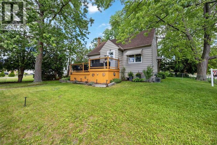 Property Photo: 738 Elizabeth Avenue ON N7S 2V3