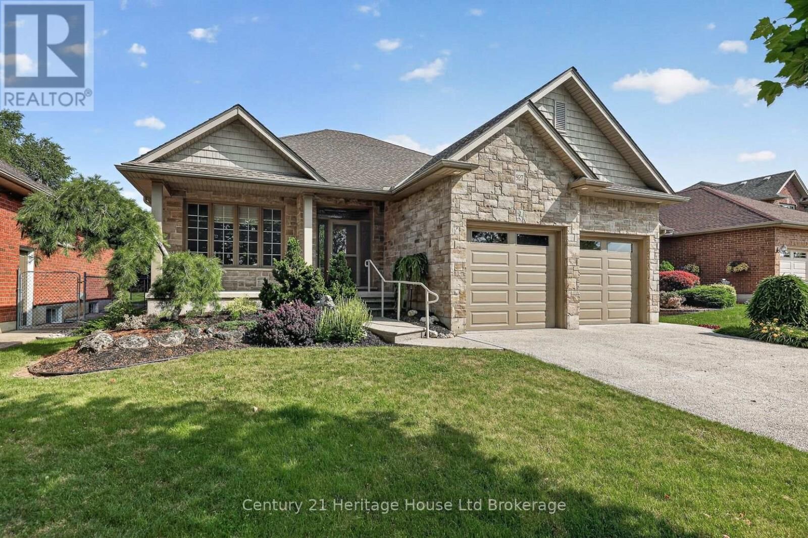 Property Photo: 927 Ridgewood Drive West ON N4T 0A6