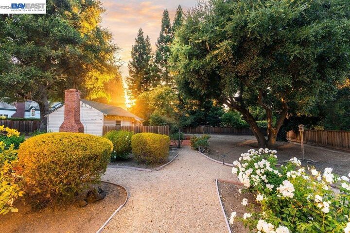 Property Photo: 208 South Ave CA 94507
