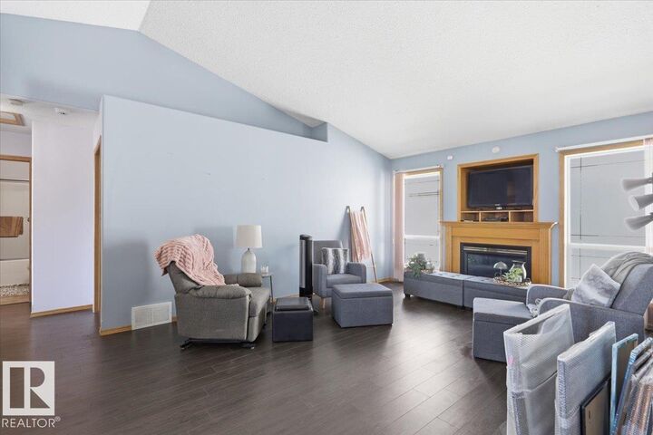 Property Photo:  17 Clearwater Crescent  AB T9A 3R4 