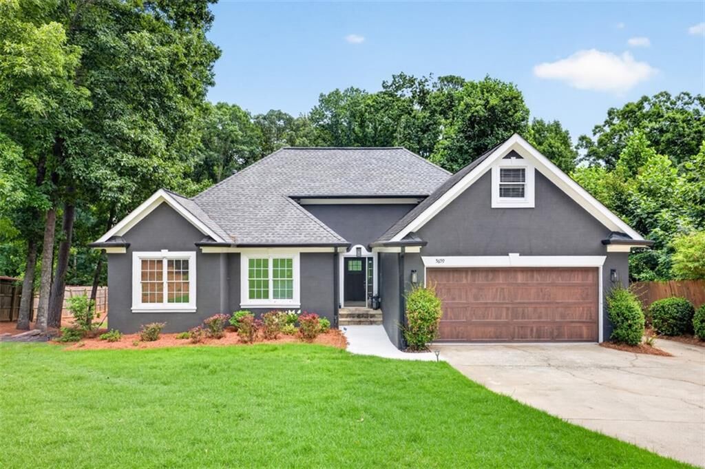 Property Photo: 5659 Lakeshore Road GA 30518