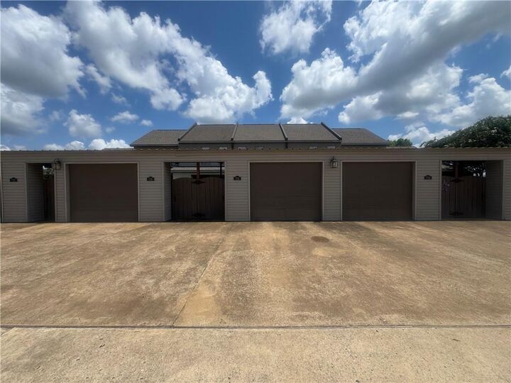 Property Photo:  706 Toulouse Street  LA 71301 