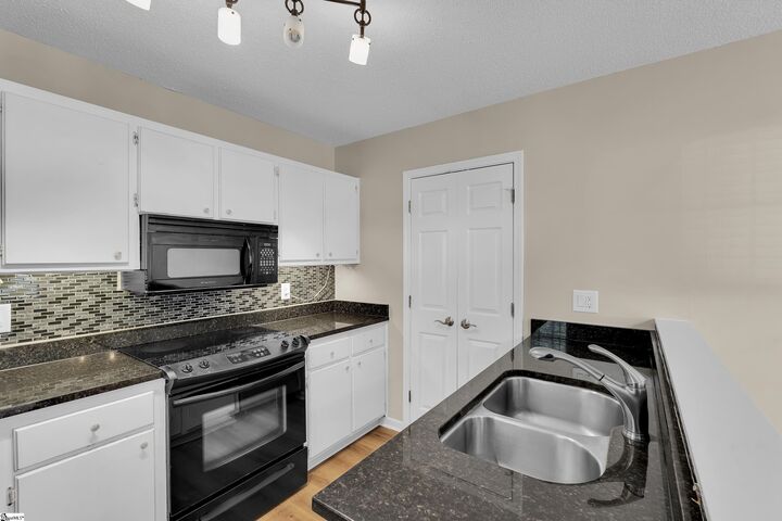 Property Photo: 103 Mosspoint Drive SC 29617