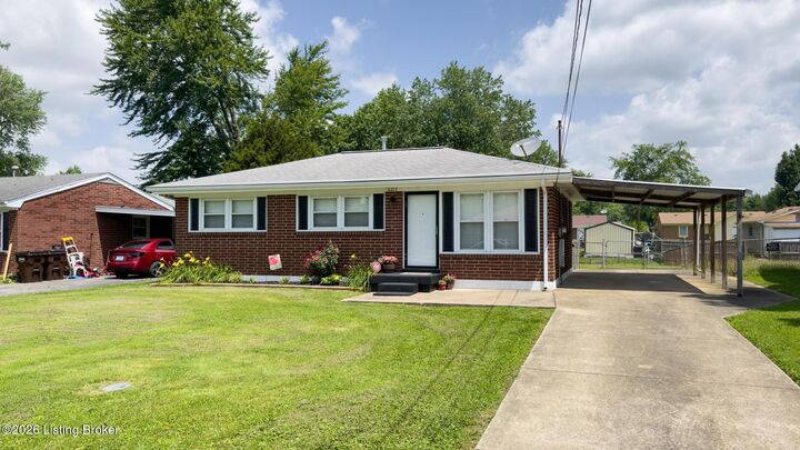 Property Photo: 6217 Hackberry Way KY 40229