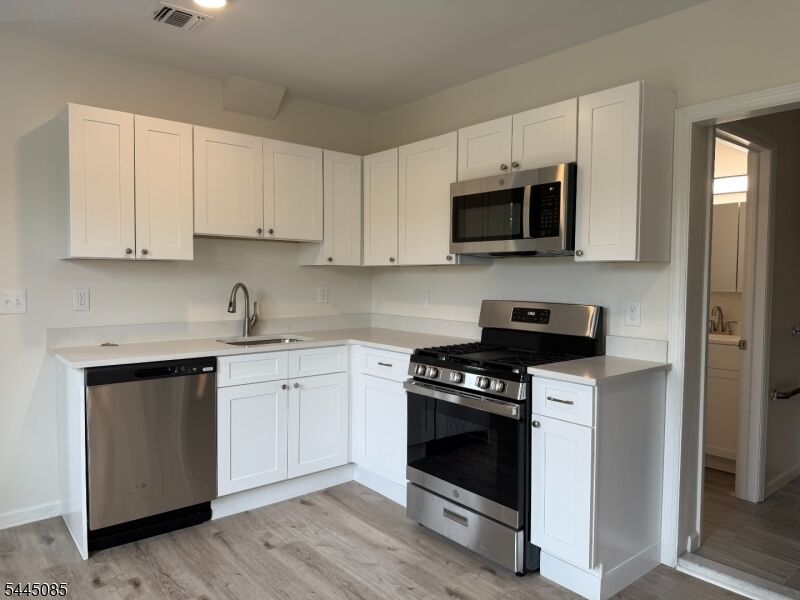 Property Photo:  3 Alden Street 5  NJ 07052 