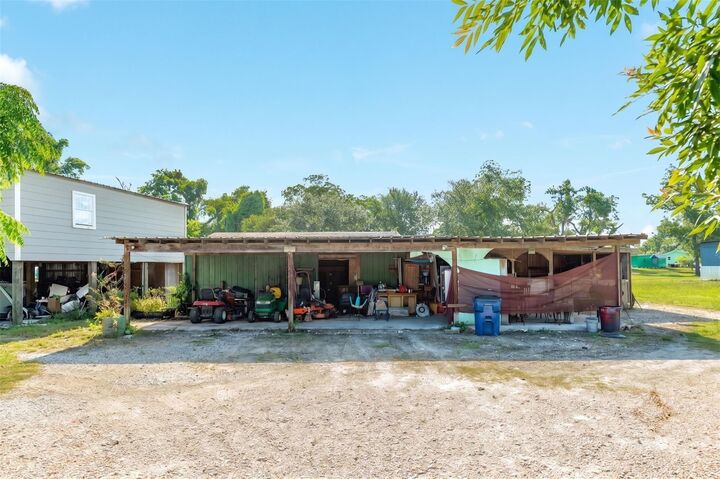Property Photo: 445 Creekside Drive TX 77515