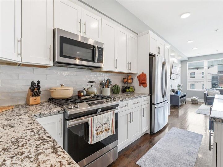 Property Photo:  50 Laidlaw Ave 2  NJ 07306 