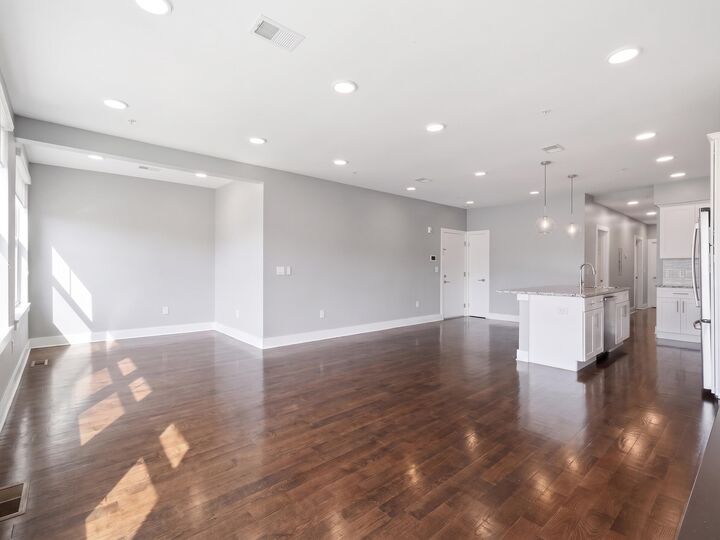 Property Photo:  50 Laidlaw Ave 2  NJ 07306 