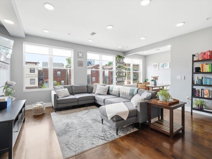 Property Photo:  50 Laidlaw Ave 2  NJ 07306 