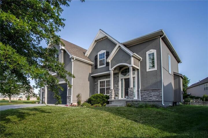 Property Photo:  2616 SW 11th Street  MO 64081 