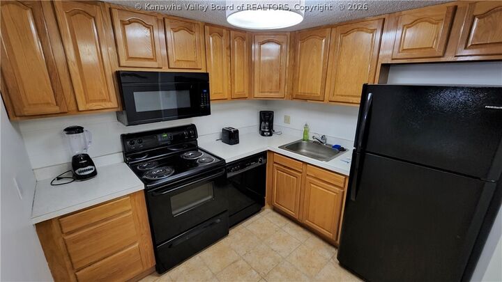 Property Photo: 2106 Kanawha Boulevard E 727 WV 25311