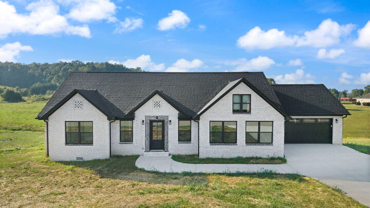 Property Photo: 425 Madison Cir Circle KY 40741