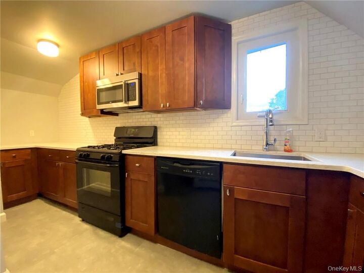 Property Photo:  31 Fairview Avenue 3  NY 10707 