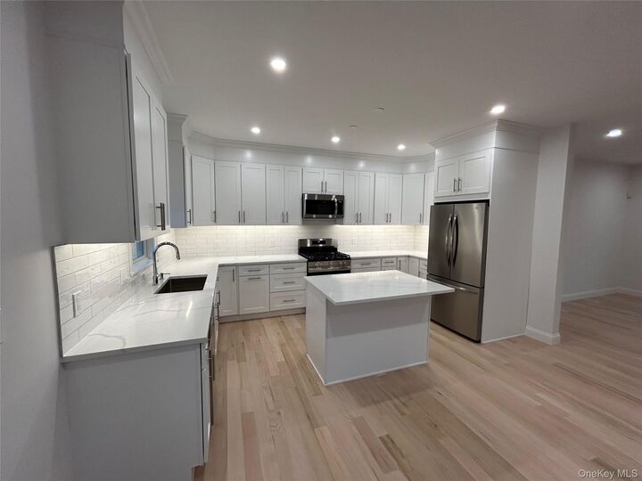 Property Photo:  61 Adelphi Avenue 63  NY 10528 