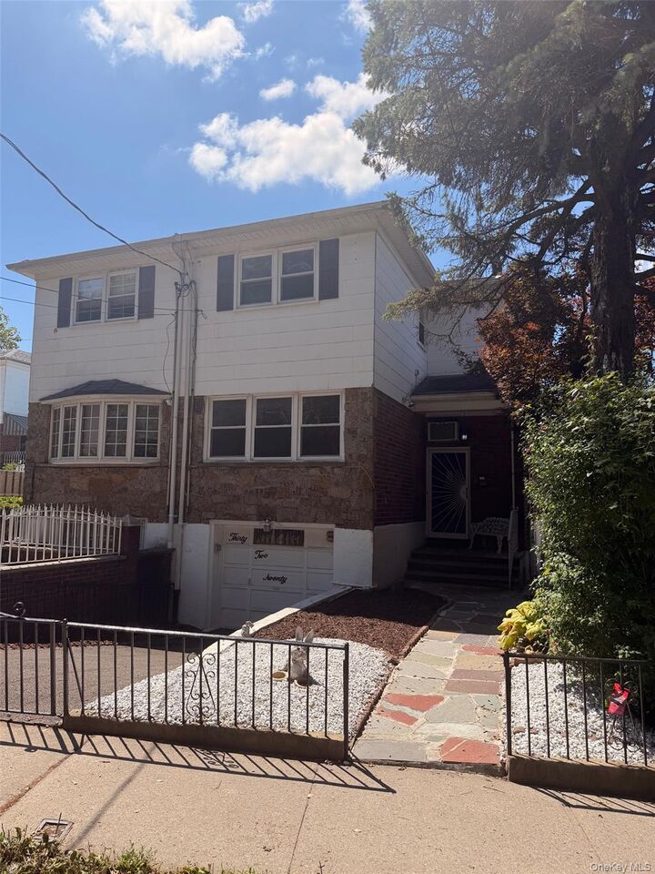 Property Photo: 3224 Watt Avenue NY 10465