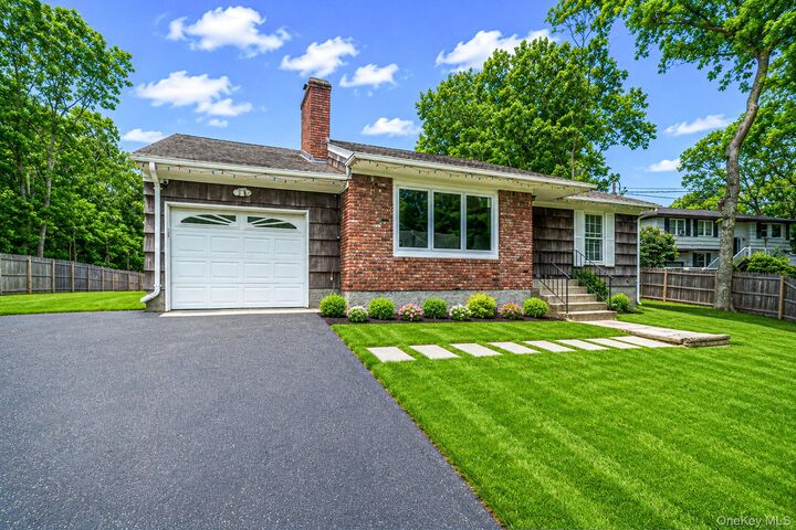 Property Photo:  6 Rolling Woods Lane  NY 11946 