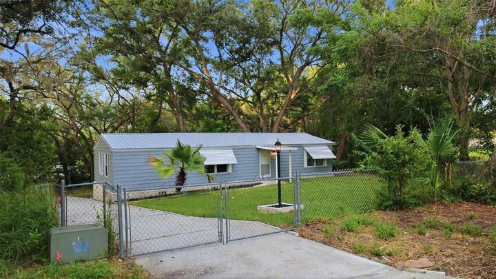 Property Photo: 403 Acorn Circle FL 34731