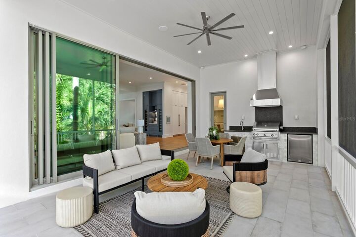 Property Photo:  423 S Royal Poinciana Drive  FL 33609 