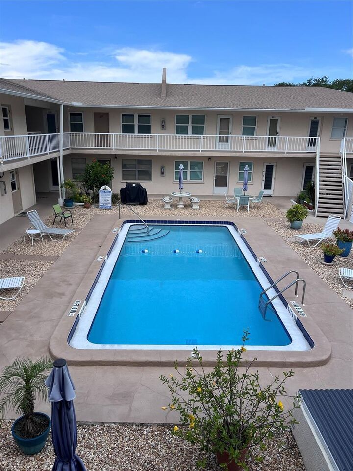 Property Photo:  509 W Venice Avenue 102  FL 34285 