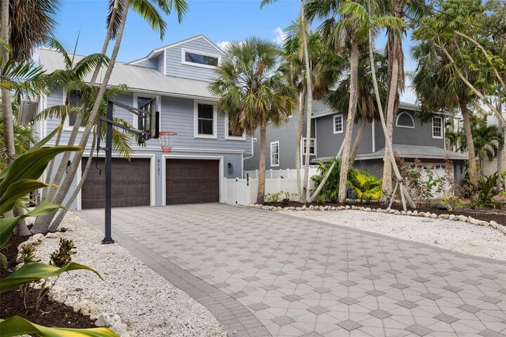 Property Photo:  5121 Oxford Drive  FL 34242 