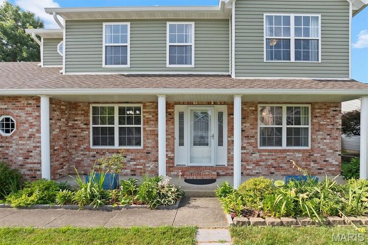 Property Photo:  1511 Nottinghill Drive  IL 62269 