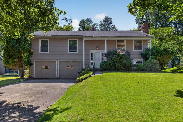 Property Photo: 2130 Creglow Drive MI 49203