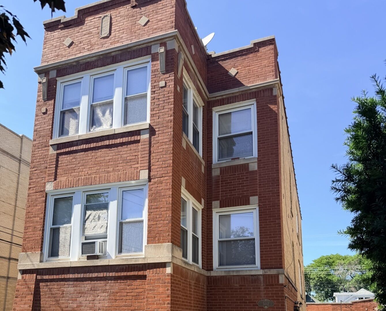 Property Photo: 5112 W Sunnyside Avenue 2 IL 60630