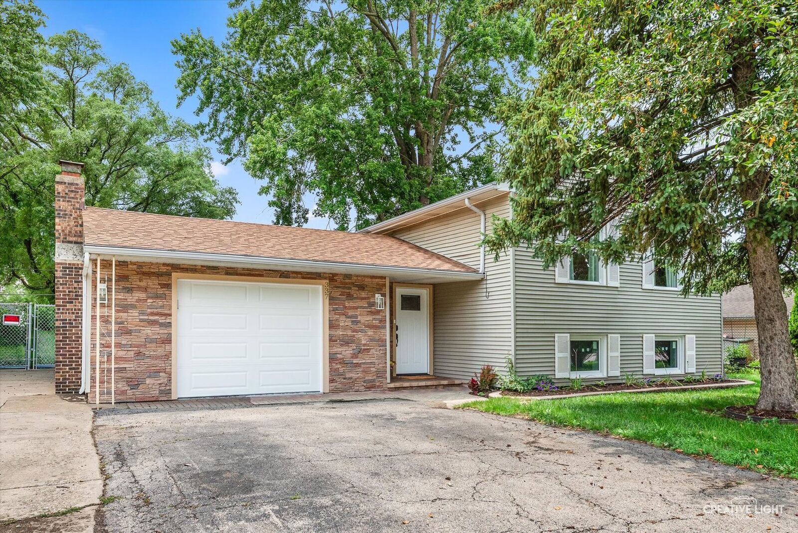 Property Photo:  337 E Briarcliff Road  IL 60440 