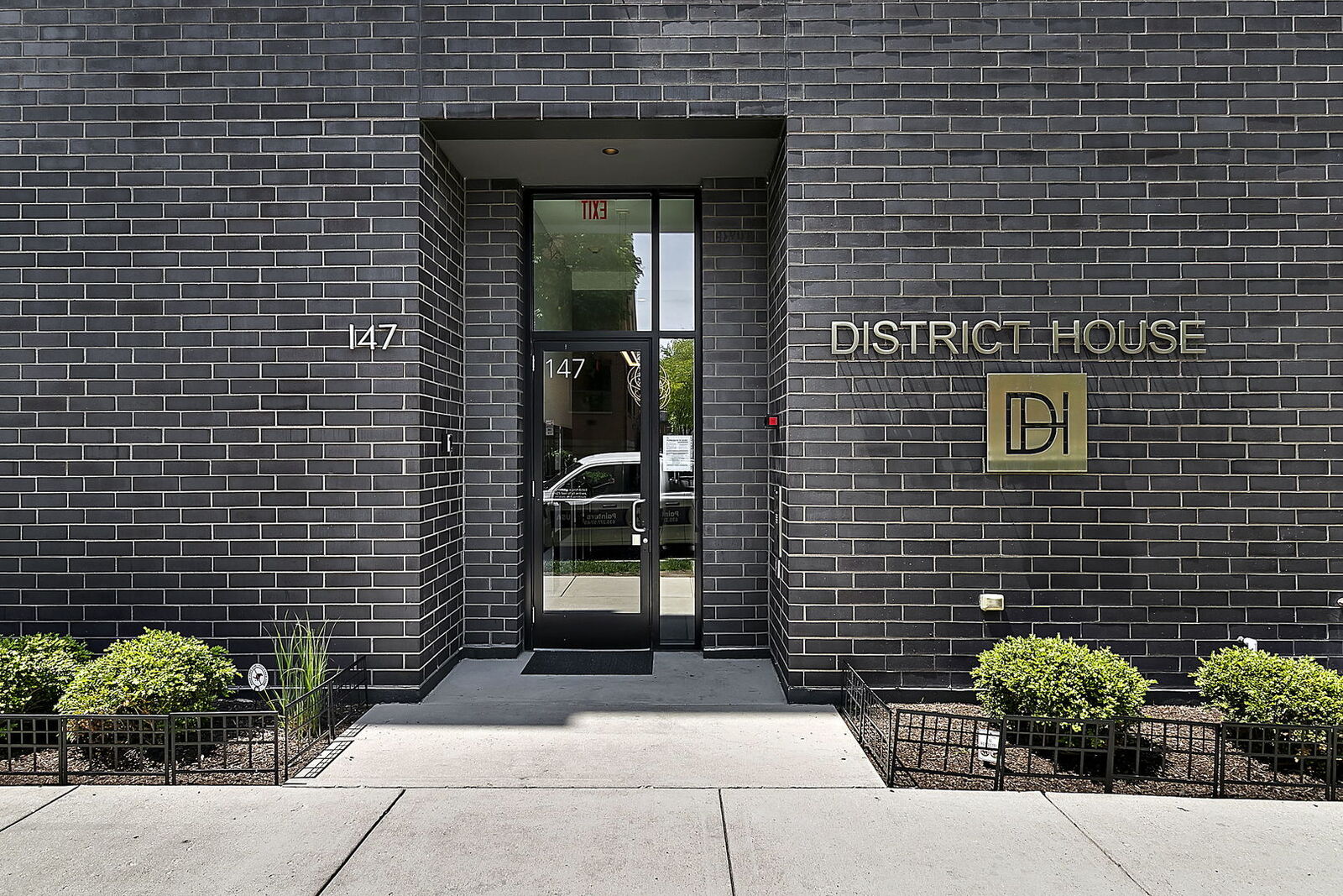 Property Photo: 147 N Euclid Avenue 401 IL 60302