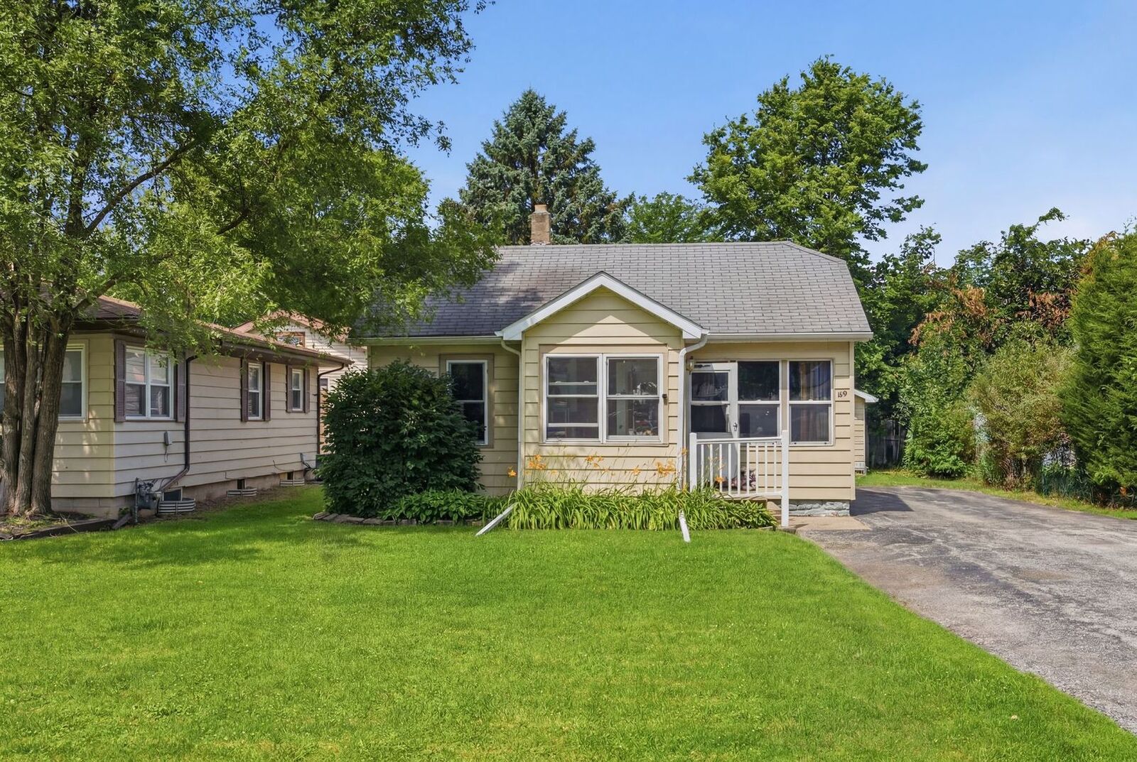Property Photo:  1219 Gates Street  IL 60505 