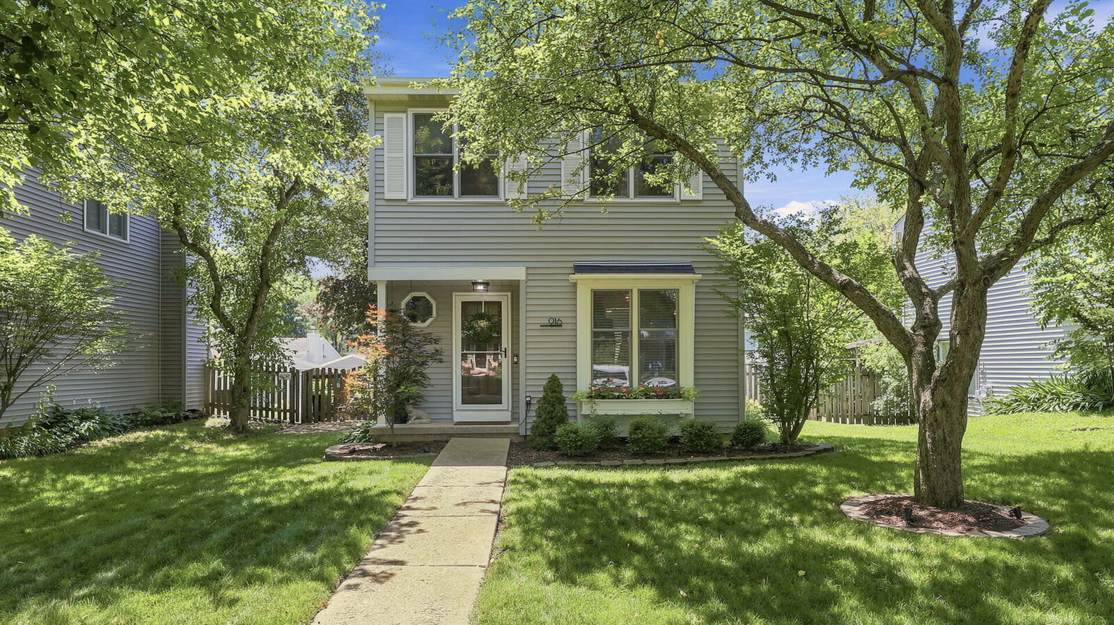 Property Photo:  916 Britta Lane  IL 60134 