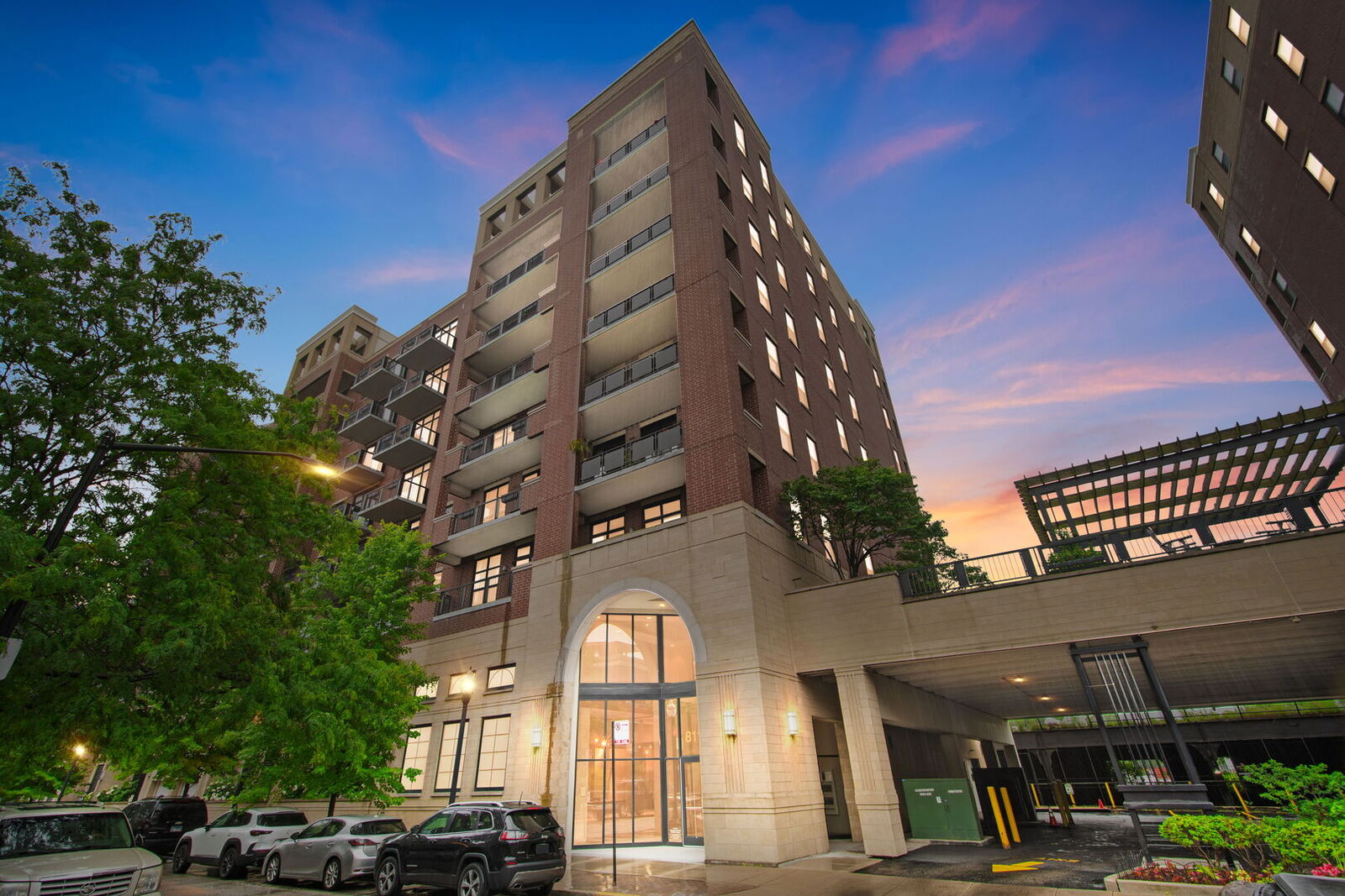 Property Photo: 811 W 15th Place 502 IL 60608