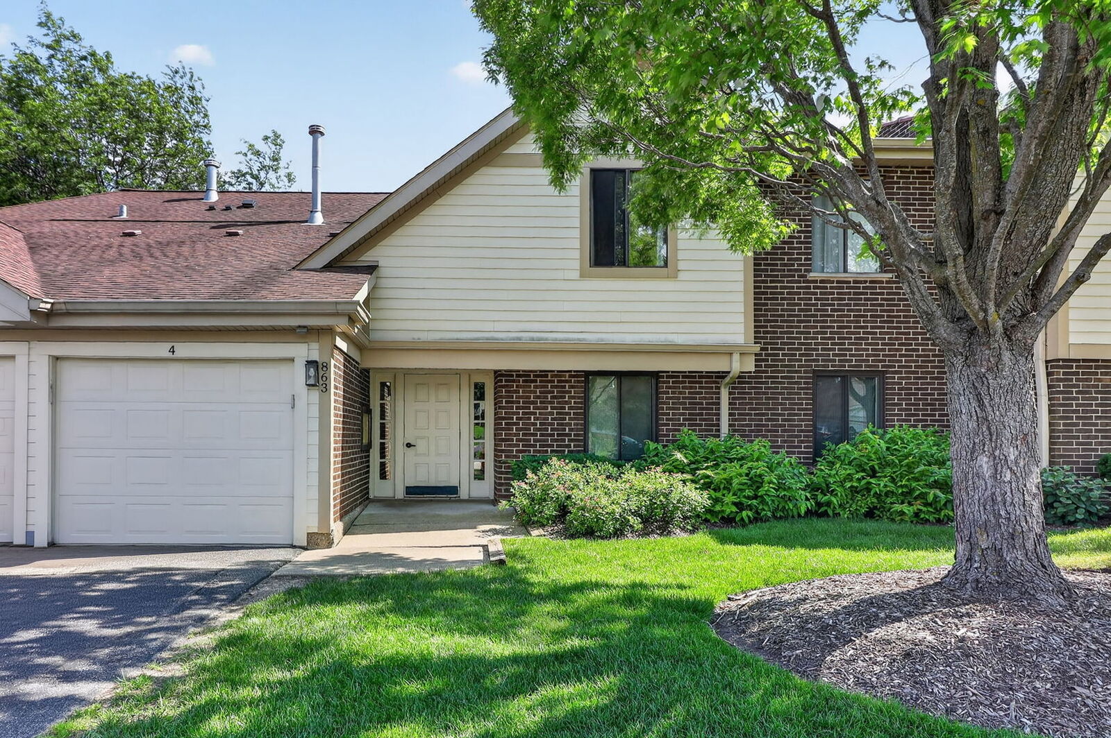 Property Photo:  863 E Coach Road 1  IL 60074 