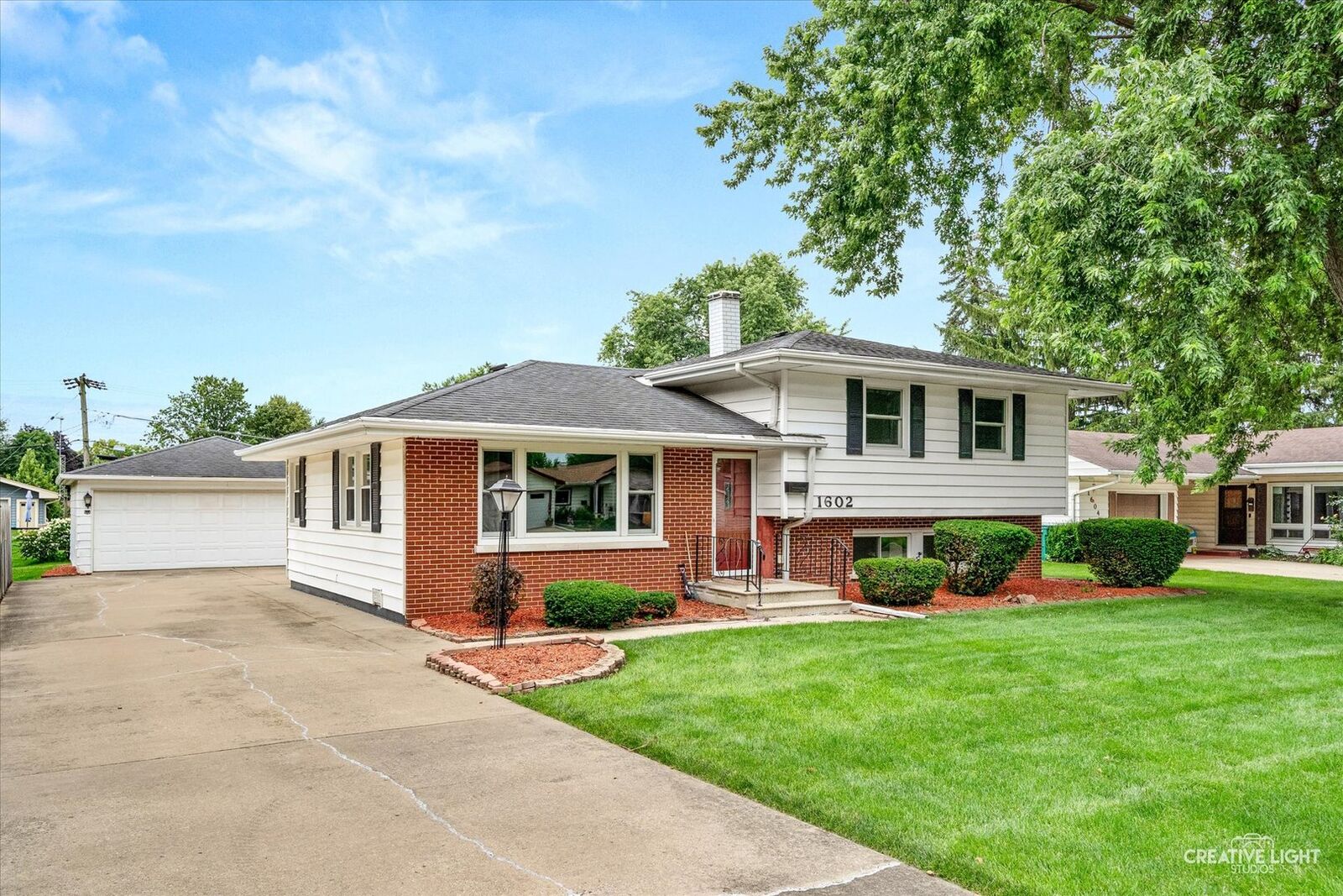 Property Photo: 1602 Avalon Avenue IL 60435