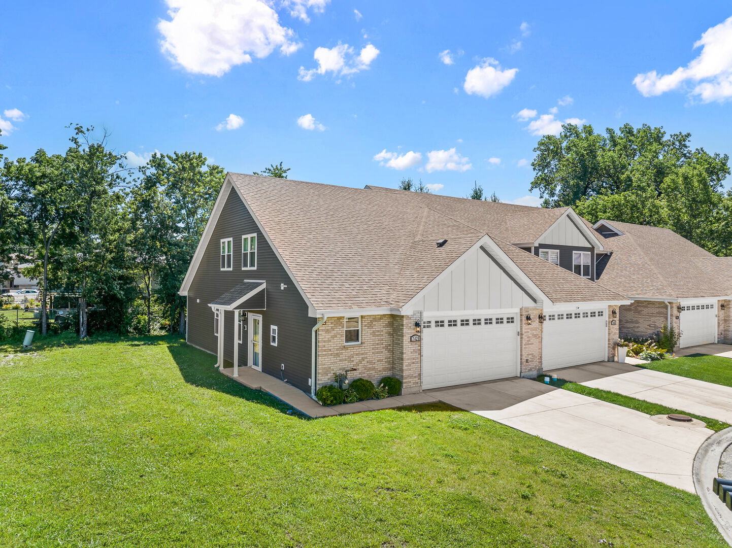 Property Photo:  7428 Covington Drive  IL 60458 