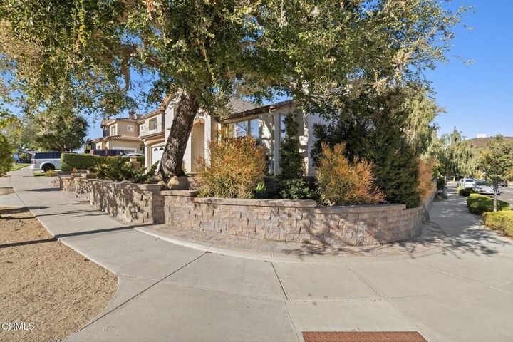 Property Photo:  556 Knollwood Drive  CA 91320 