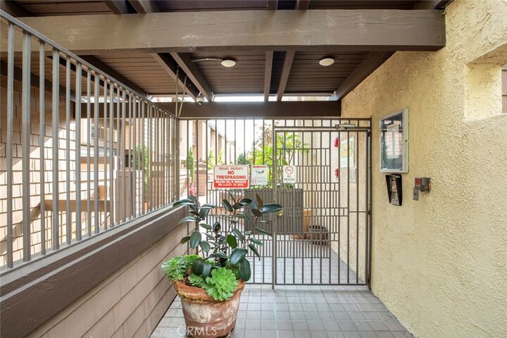 Property Photo:  1349 N Columbus 16  CA 91202 