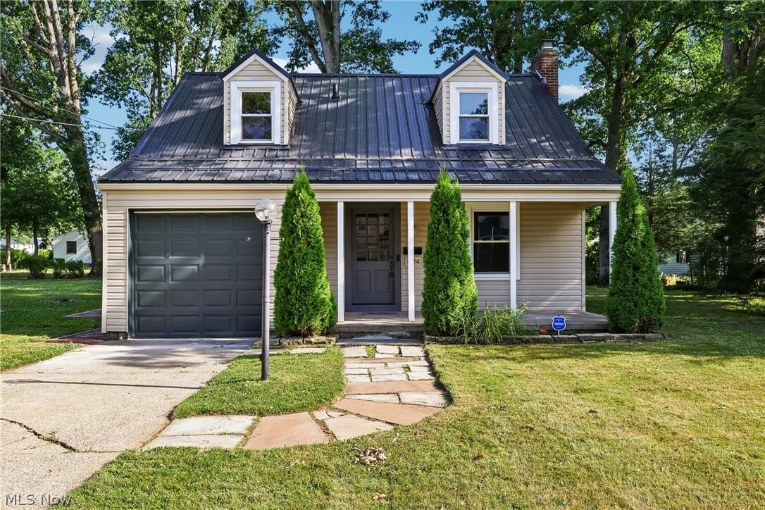 Property Photo:  1824 Edgewood Street NE  OH 44483 