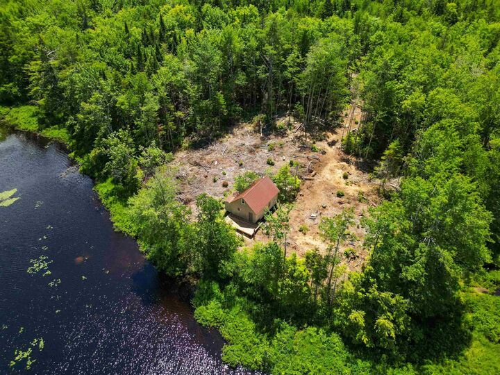 576 New Russell Road — photo 1