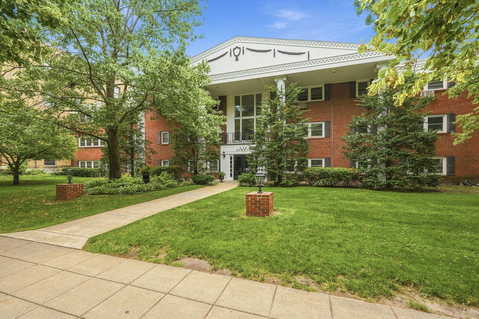 Property Photo:  456 Summit Avenue 203  MN 55102 