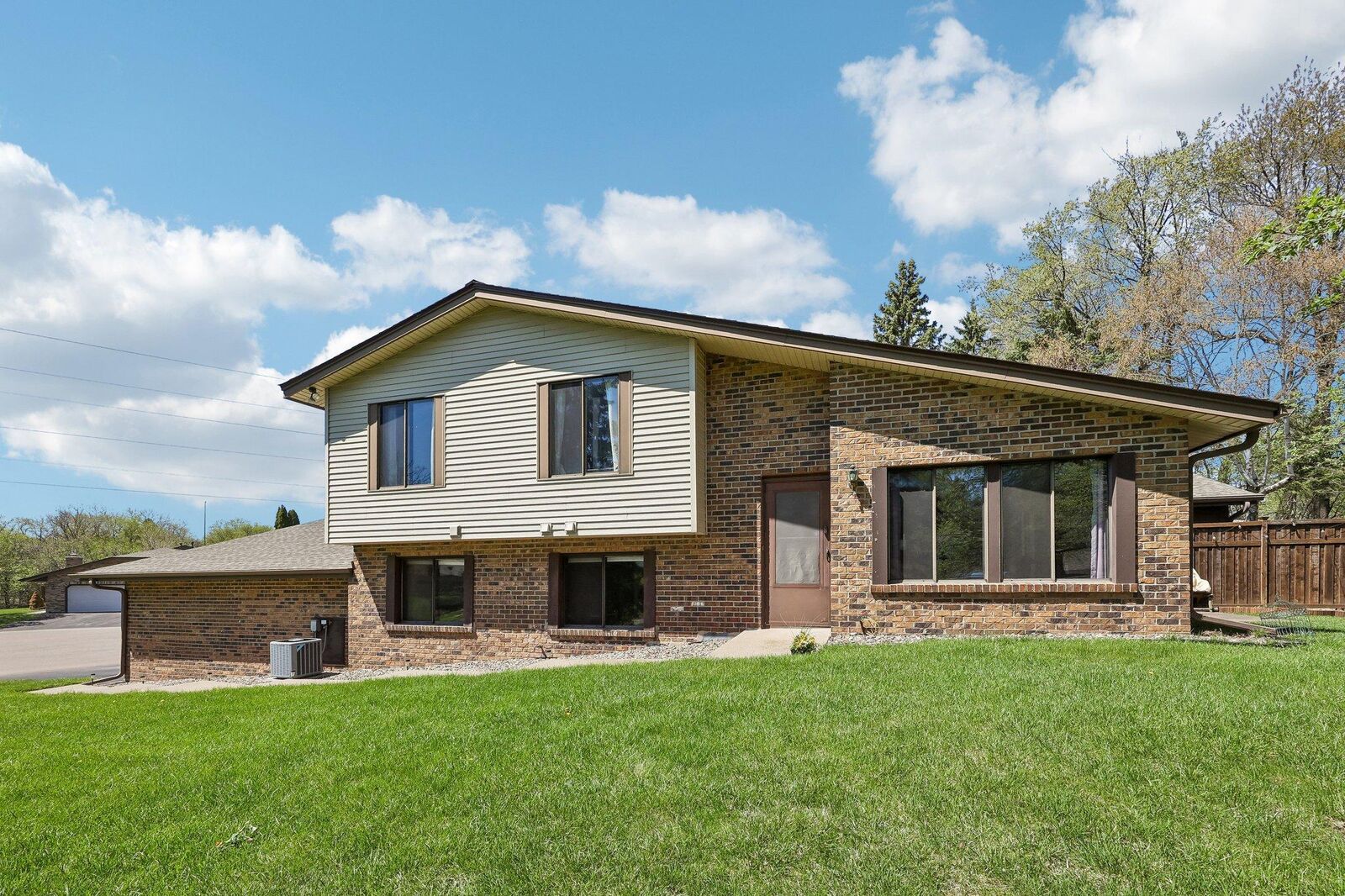 Property Photo:  13400 Pepperwood Circle  MN 55305 