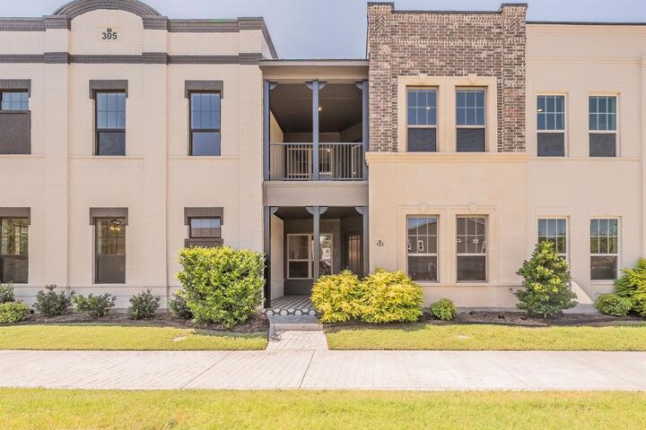Property Photo: 305 Sunset Lane 103 TX 76114