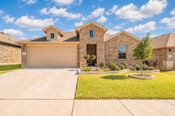 Property Photo: 860 Round Robin Lane TX 76131