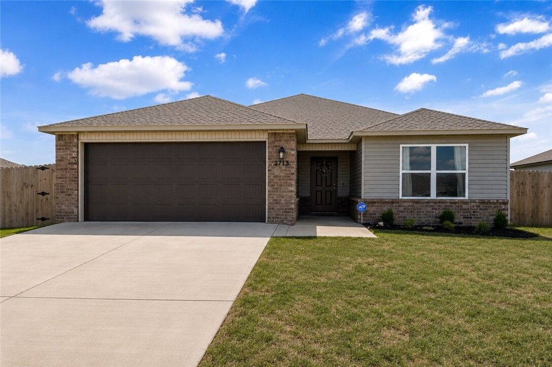 Property Photo: 2713 W Reynolds Street AR 72751