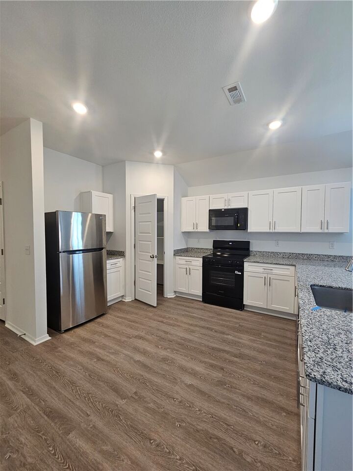 Property Photo:  2620 E Gila Street  AR 72701 