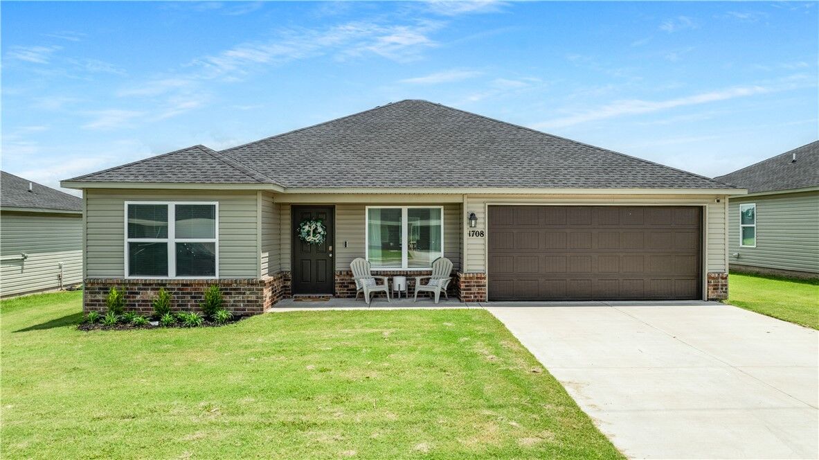 Property Photo: 1708 Ace Avenue AR 72734